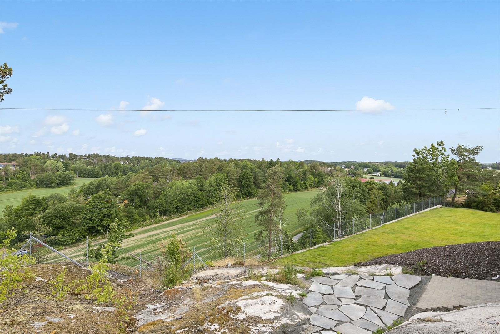 Flott utsikt og oversikt over hagen Galleribilde