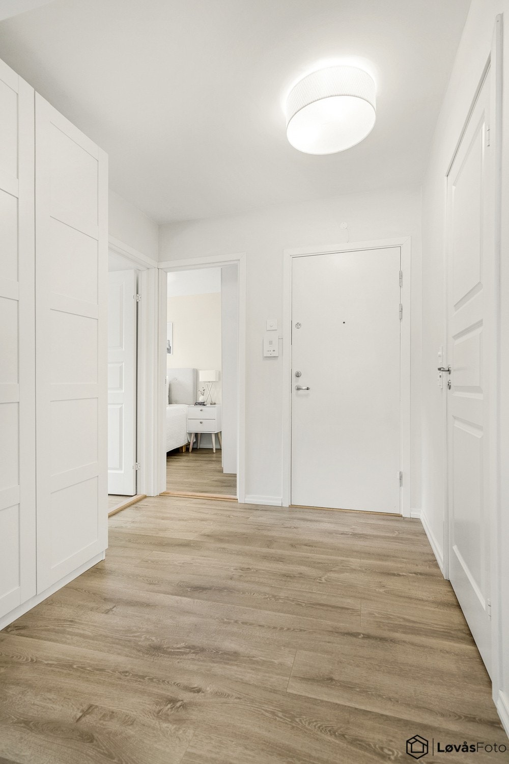 Romslig inngangsparti Galleribilde