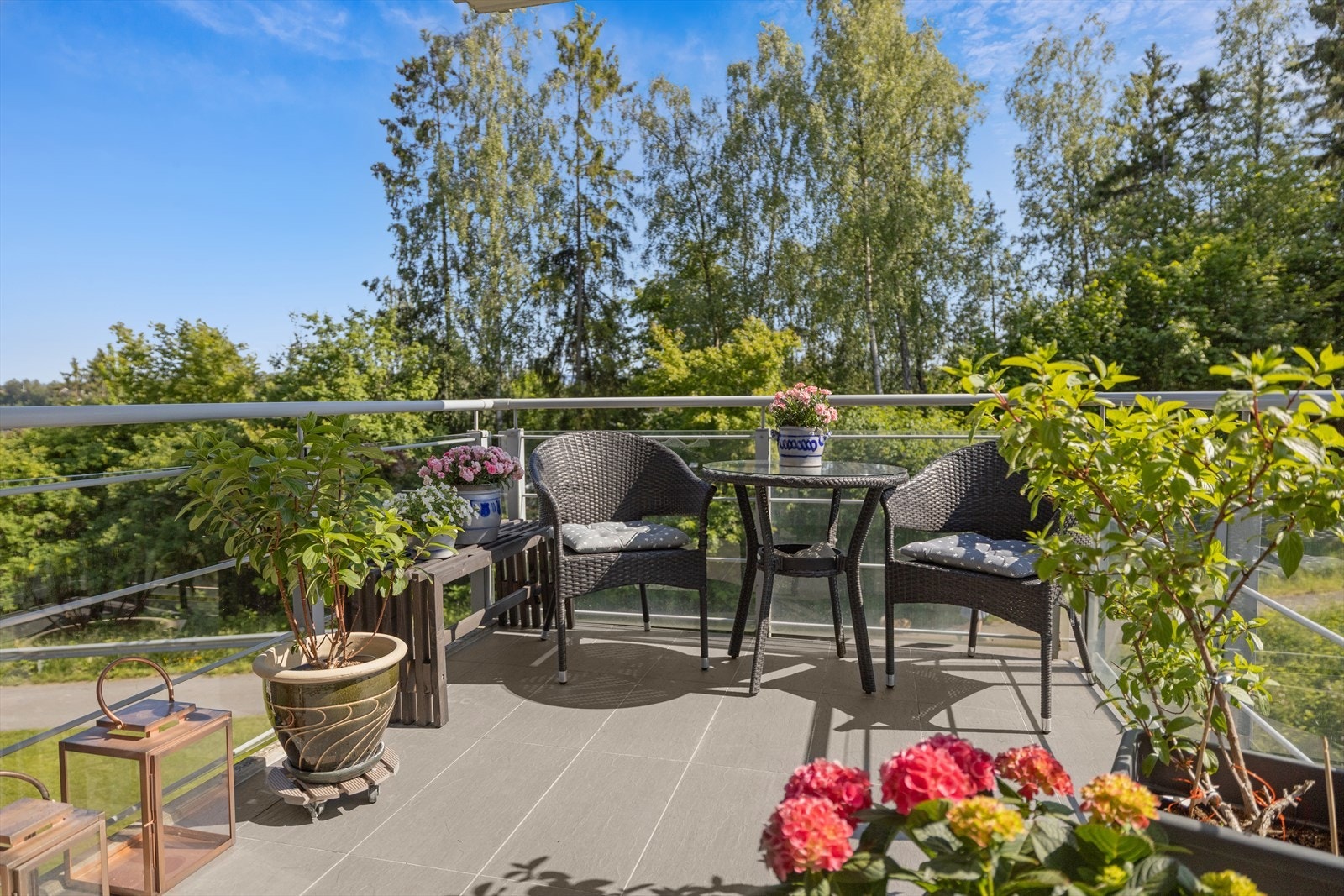 God plass til sittegrupee, grill m.m. Galleribilde