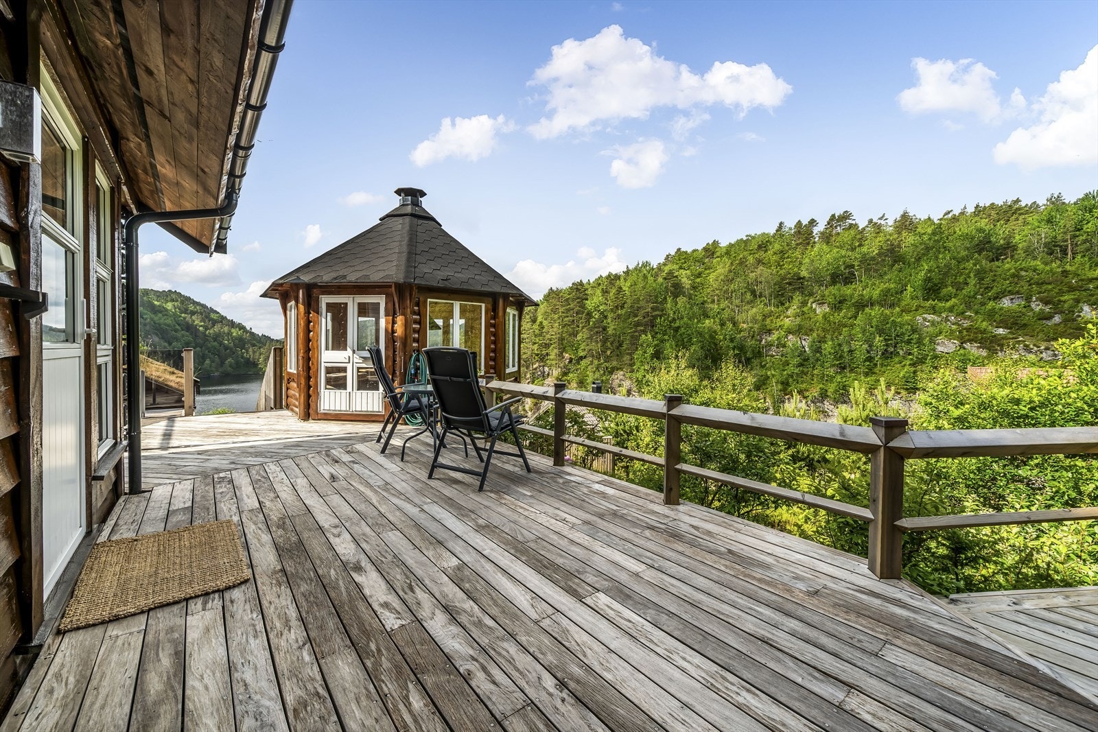 Flott grillhytte med en upåklagelig utsikt. Galleribilde