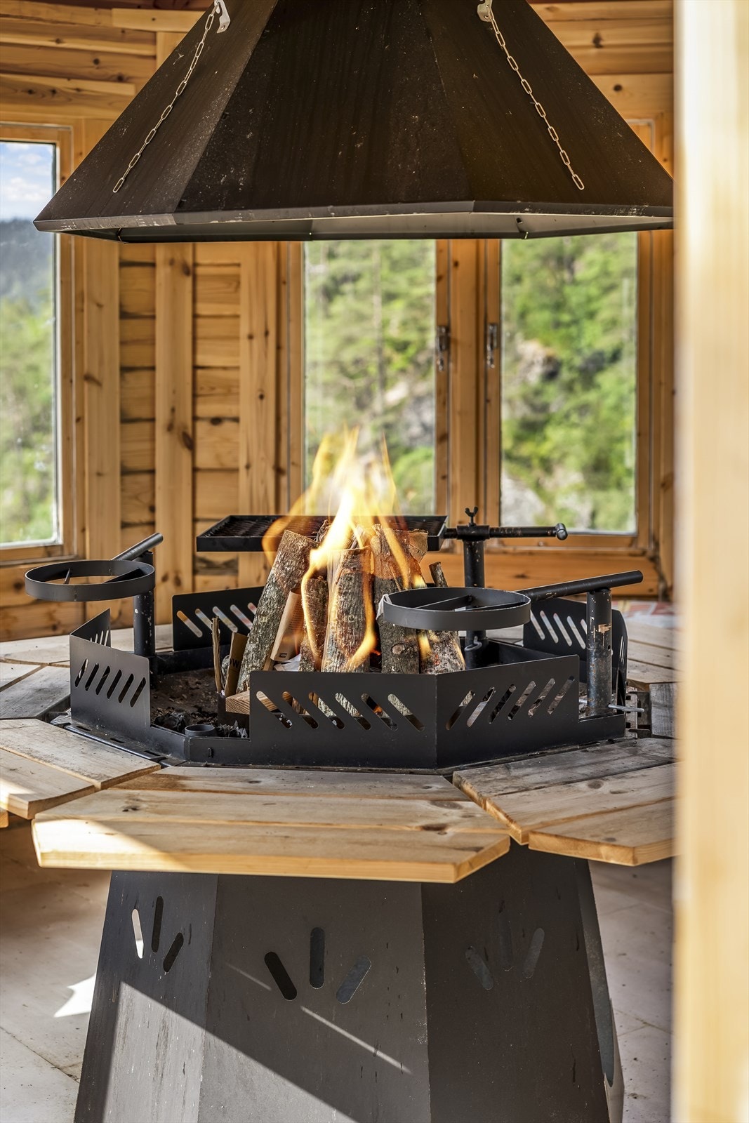 Koselig og sosial grillhytte i lysthus. Galleribilde