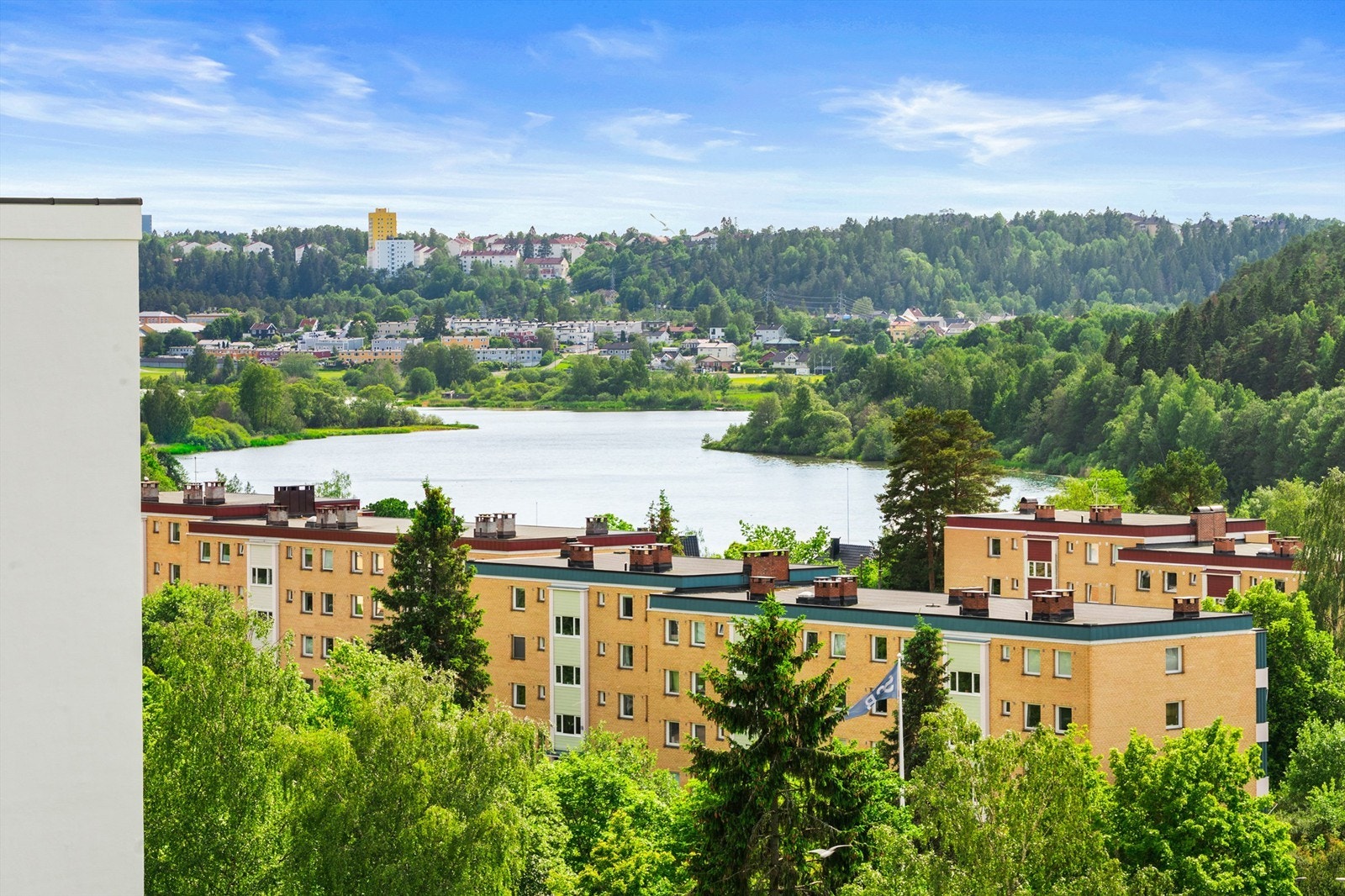Kort vei til Østensjøvannet med et flott dyre- og fugleliv og turvei videre inn til Østmarka. Galleribilde