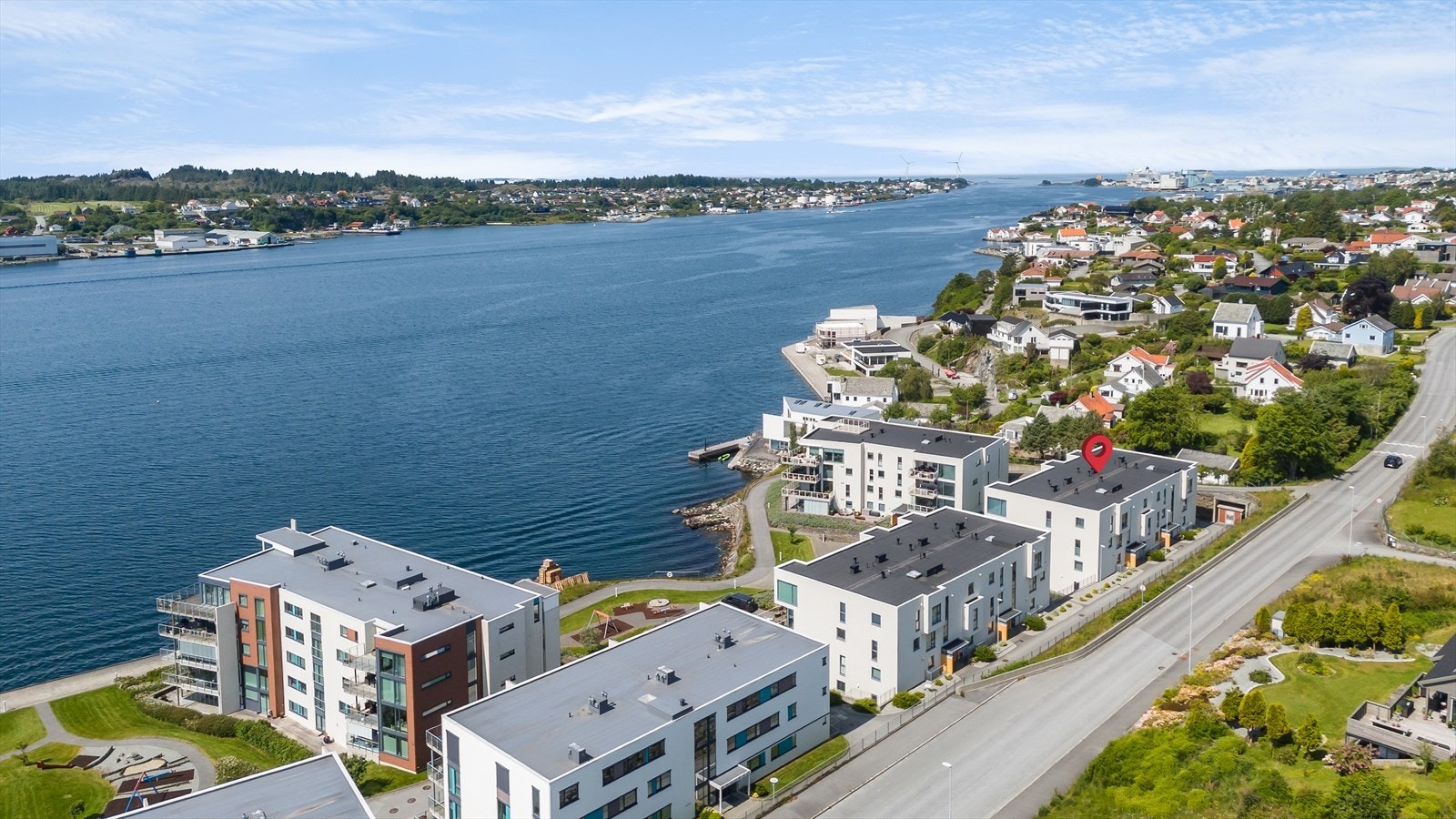 Attraktiv og maritim beliggenhet, sør for bykjernen i Haugesund. Galleribilde
