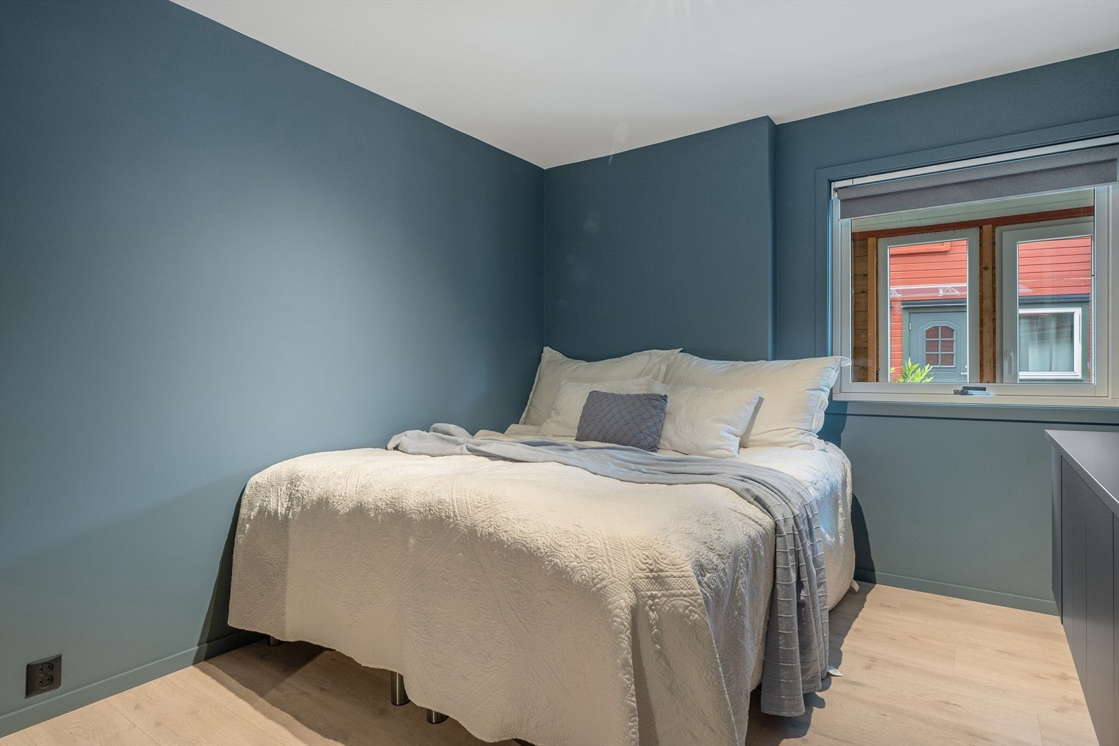 Hovedsoverommet har et romslig areal på 12 m². Galleribilde
