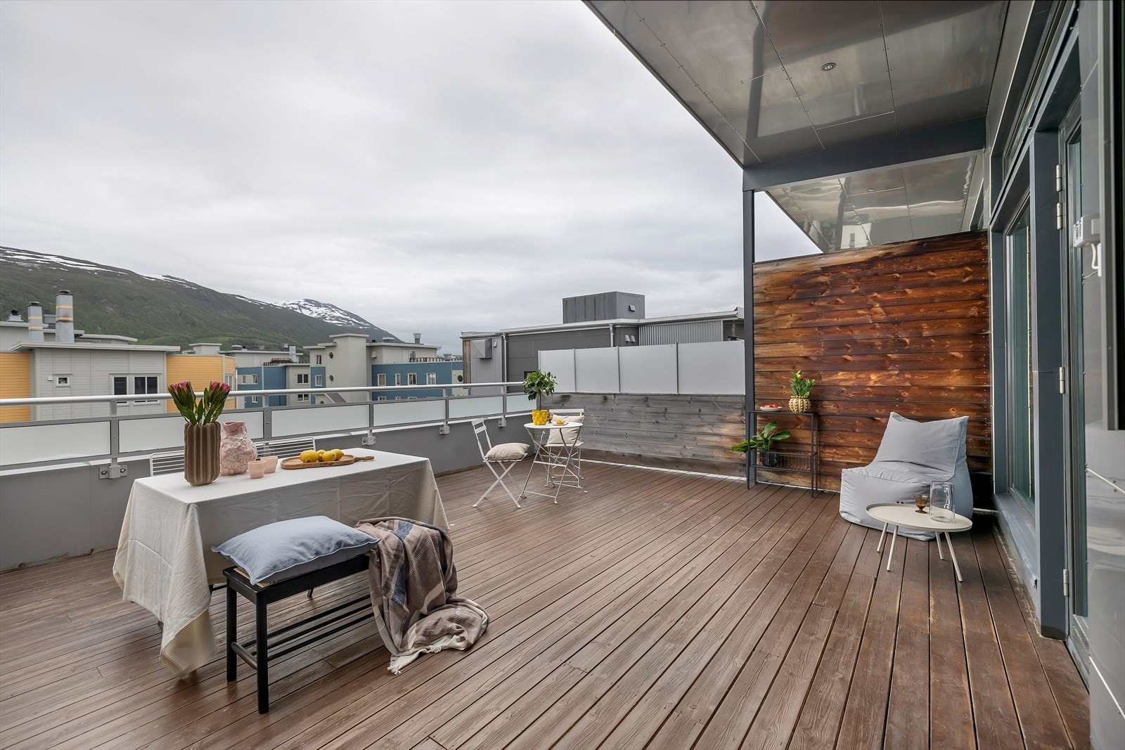 Østvendt terrasse på hele 30 kvm Galleribilde