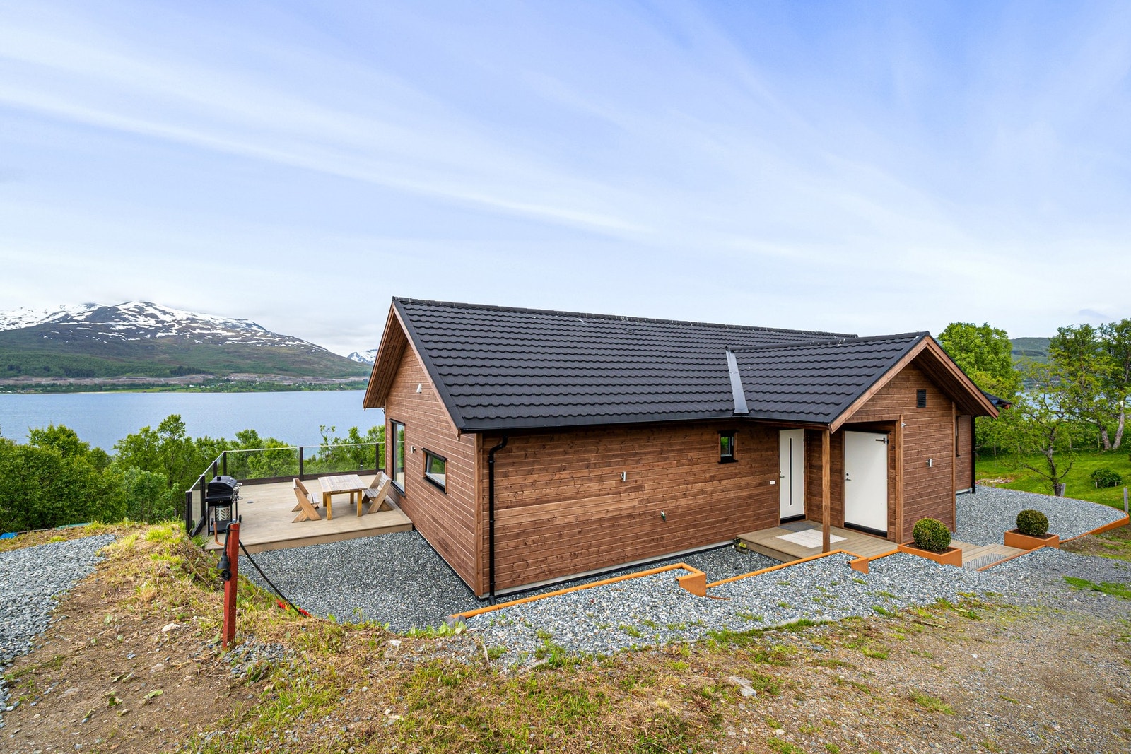 Inngangsparti og utvendig bod Galleribilde