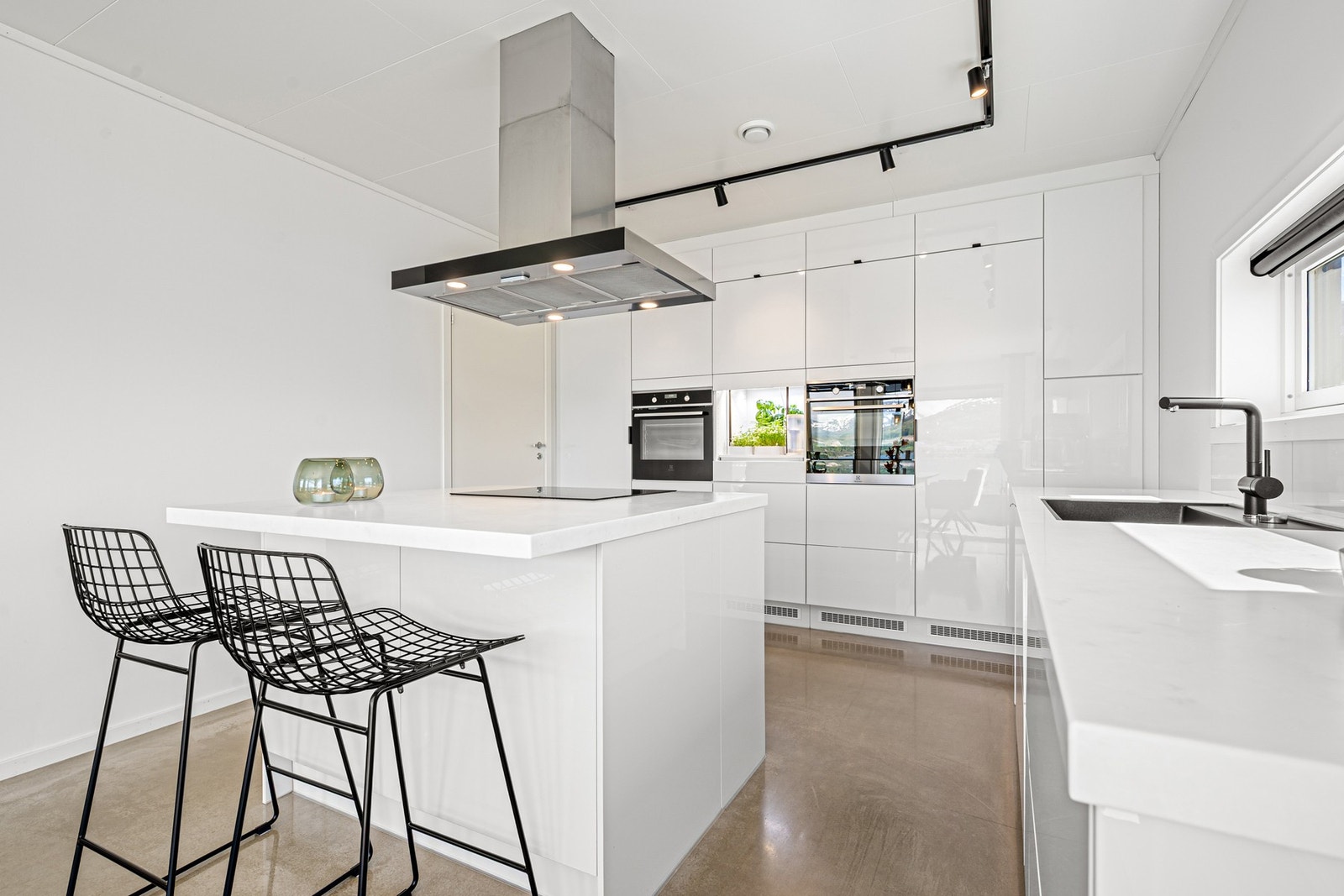 Kjøkkenøy med barløsning Galleribilde