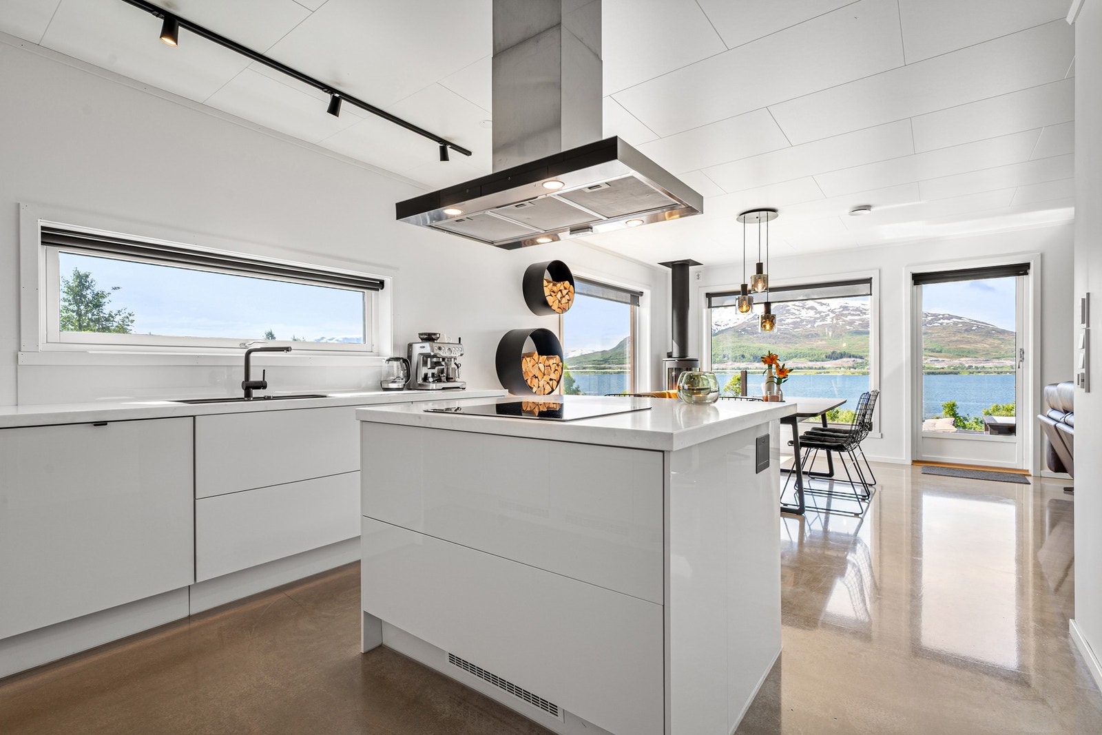 Benkeplate i slitesterkt komposittmateriale Galleribilde