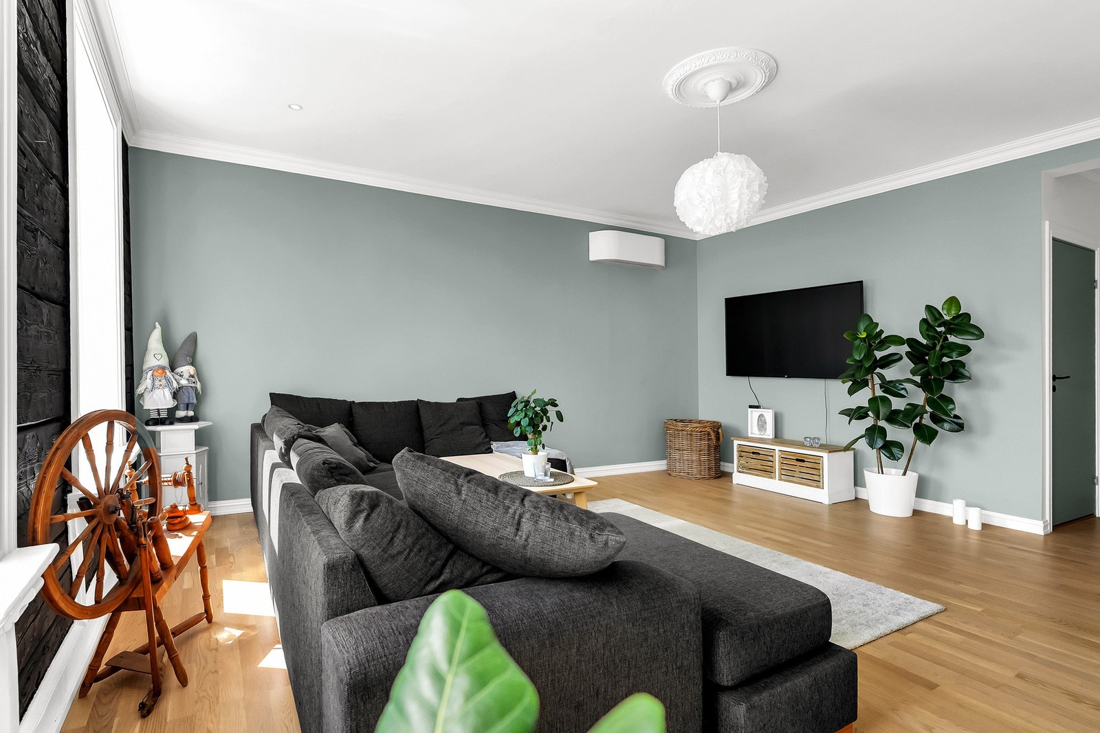 Stua byr på gode arealer som gir fleksible innredningsmuligheter. Galleribilde