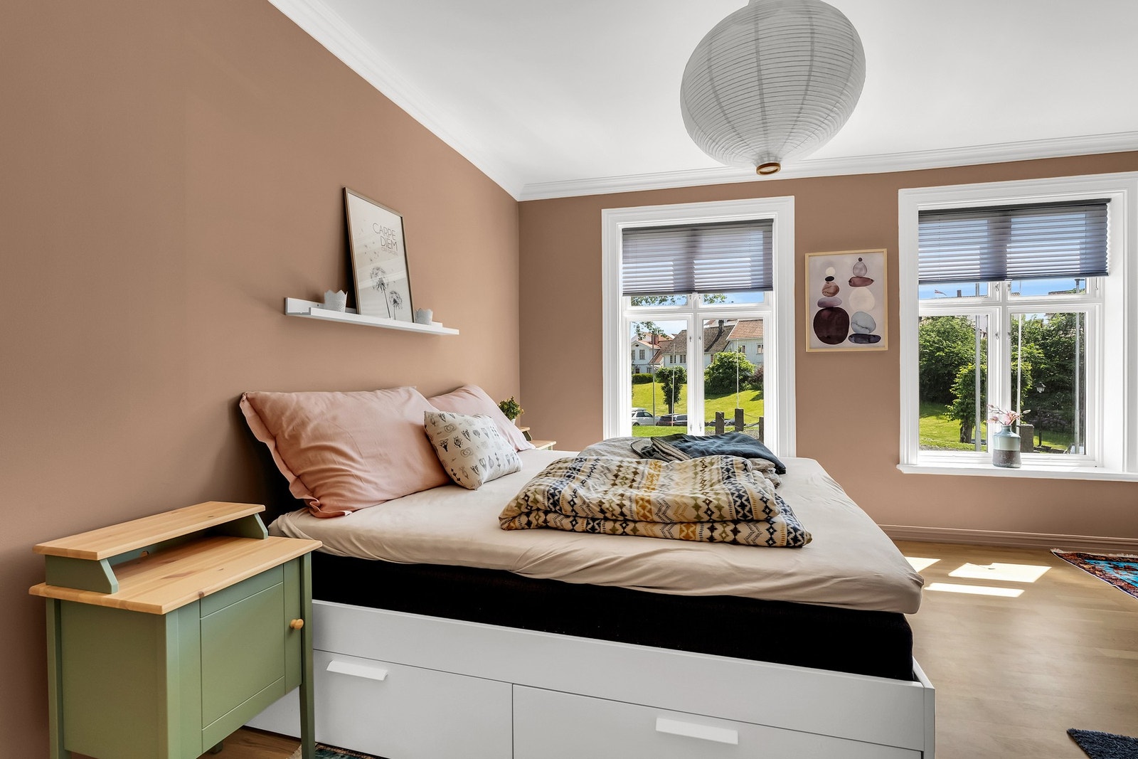 Hovedsoverommet er romslig og har god plass til både dobbeltseng og garderobe. Galleribilde