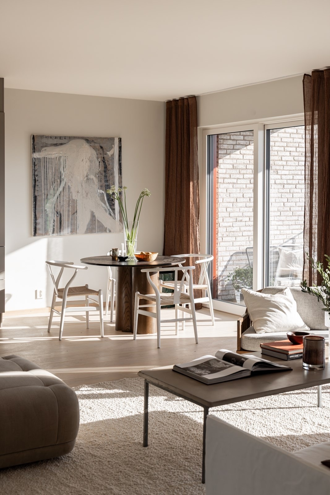 I stuen er det behagelig vannbåren gulvvarme Galleribilde