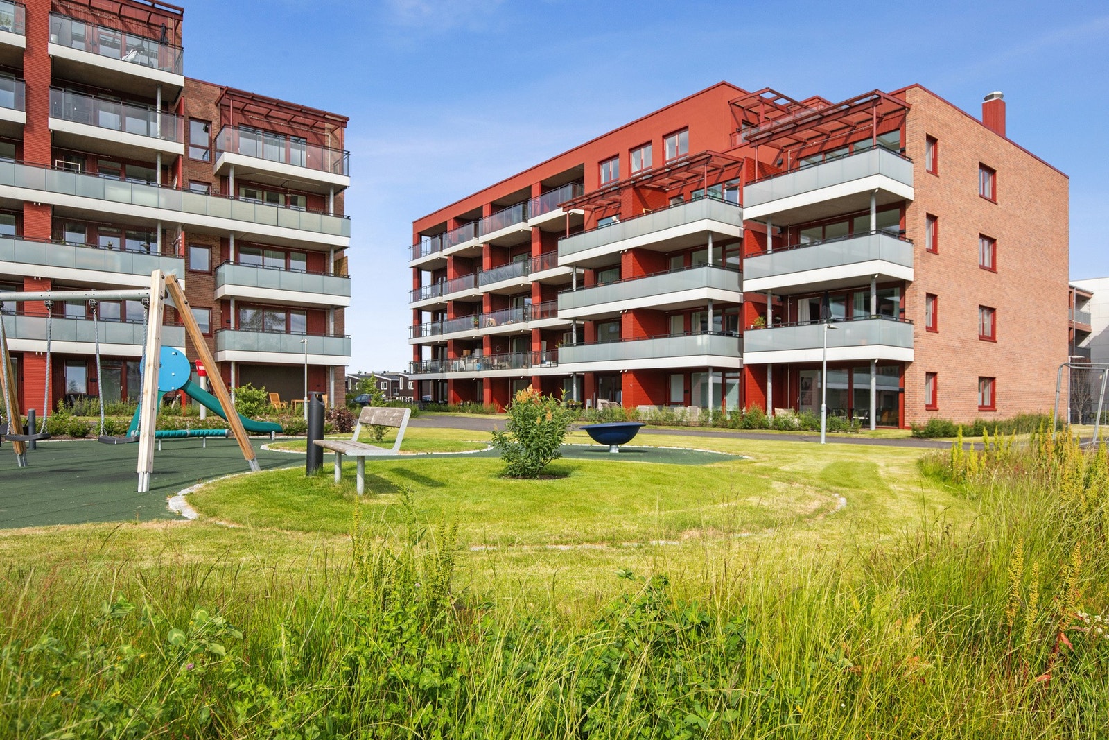 En meget pen og påkostet toppleilighet fra 2024, beliggende midt i sentrumskjernen av Jessheim. Galleribilde