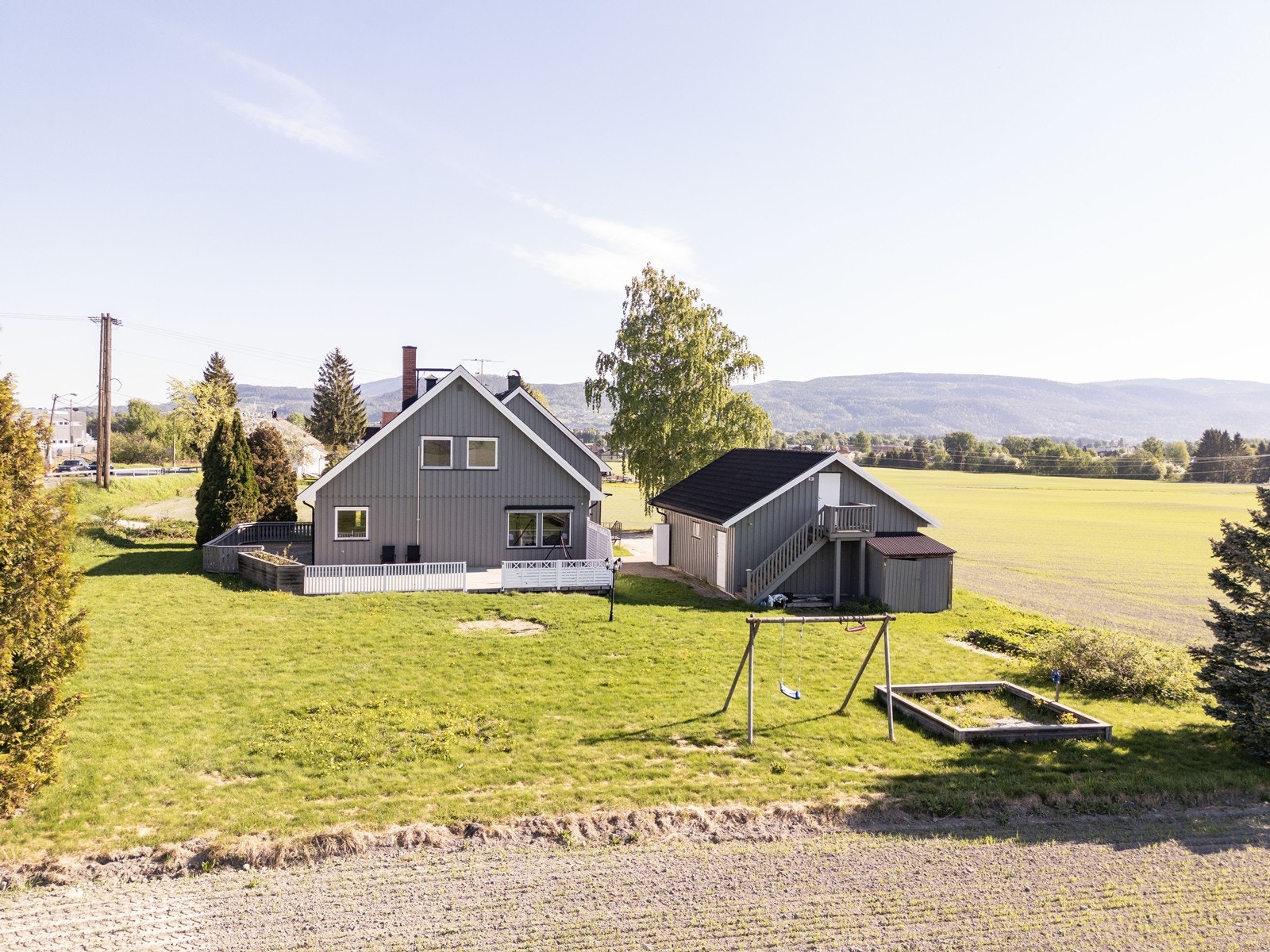 Hel tomannsbolig i landlige omgivelser like utenfor Hokksund sentrum. Galleribilde