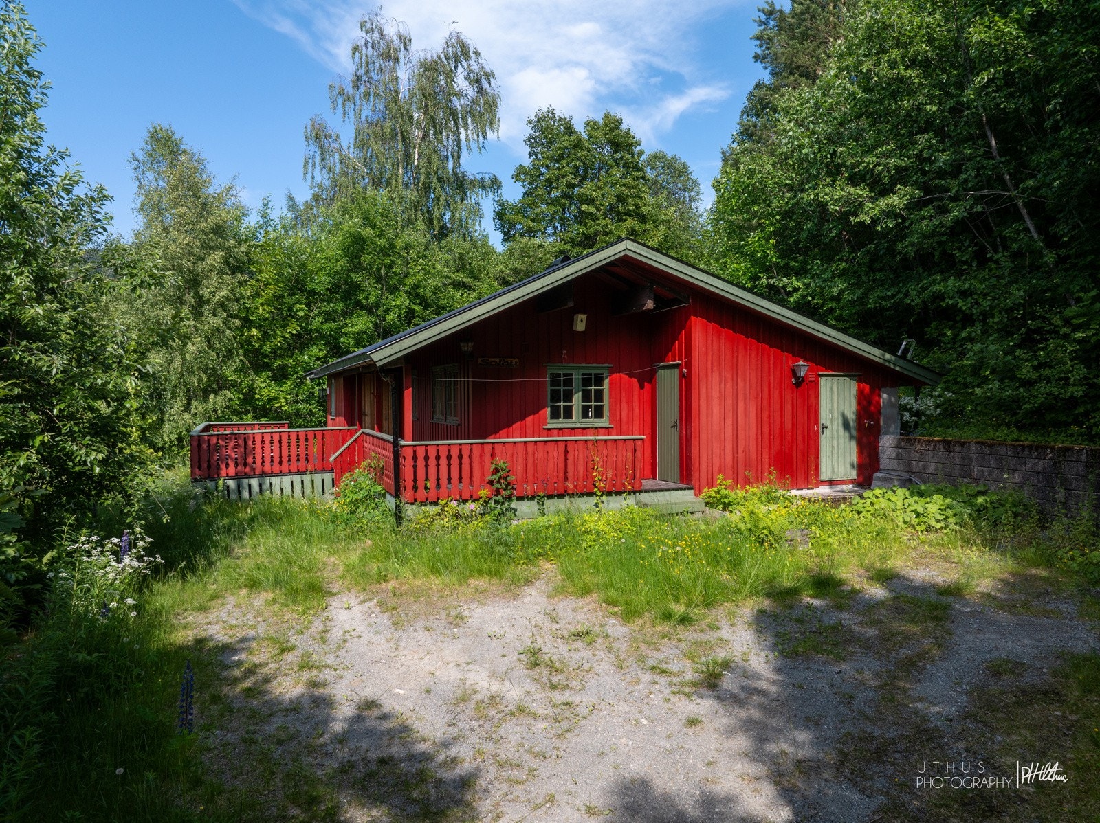 Fritidseiendommen består av hytten som er på 81 m² (71 m² innvendig + bod på 10 m²) og anneks på 12 m². Galleribilde