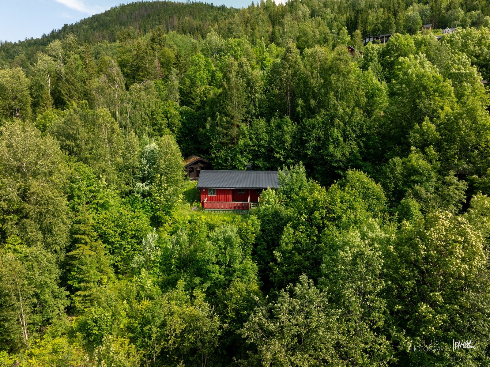 Området er et godt valg for de som ønsker en kombinasjon av naturskjønnhet og nærheten til aktivitetene på Norefjell og marka rett utenfor døra har å tilby. Galleribilde