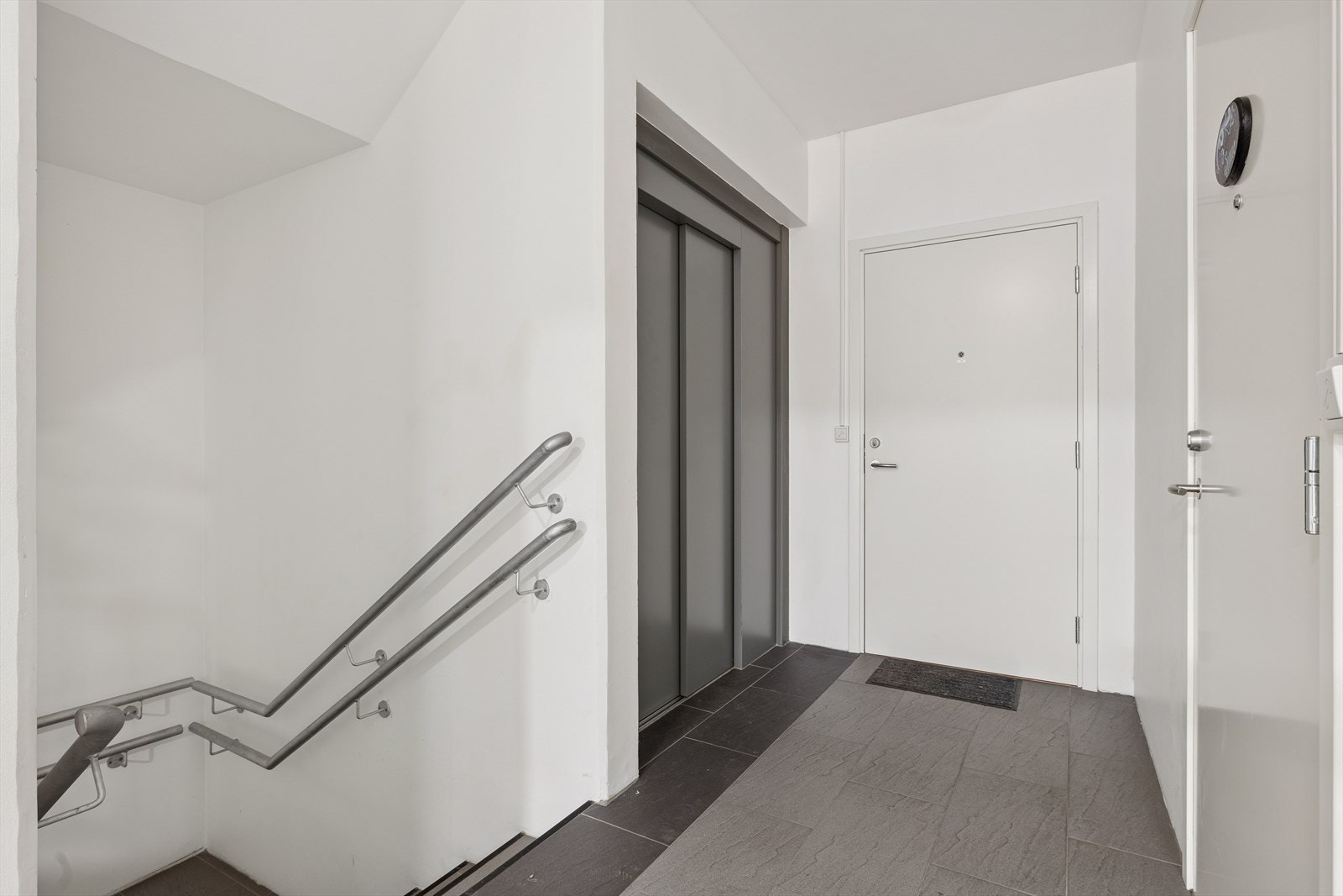 Det er også heis i bygget for enkel adkomst fra parkeringskjelleren. Galleribilde