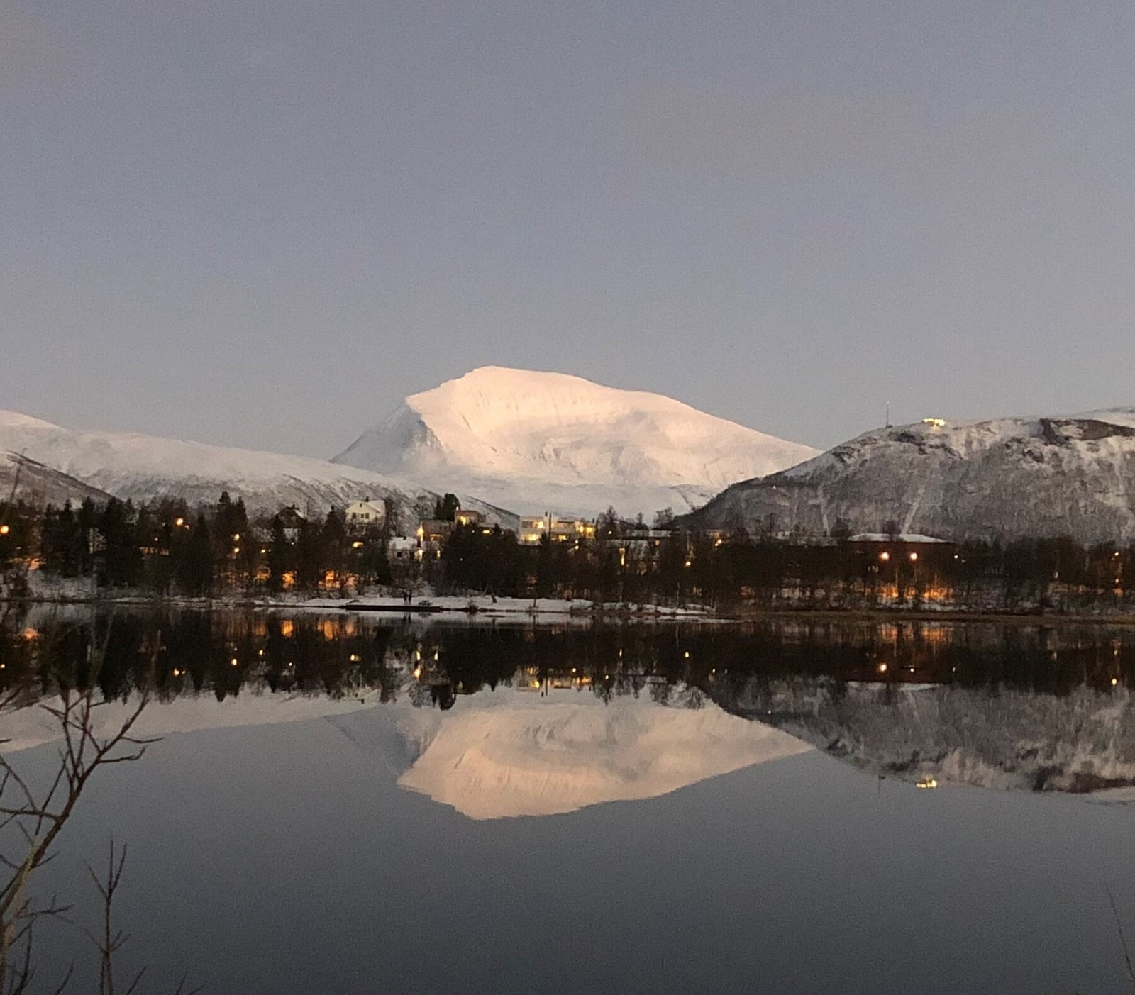 Fra Prestvannet mot Tromsdalstinden Galleribilde