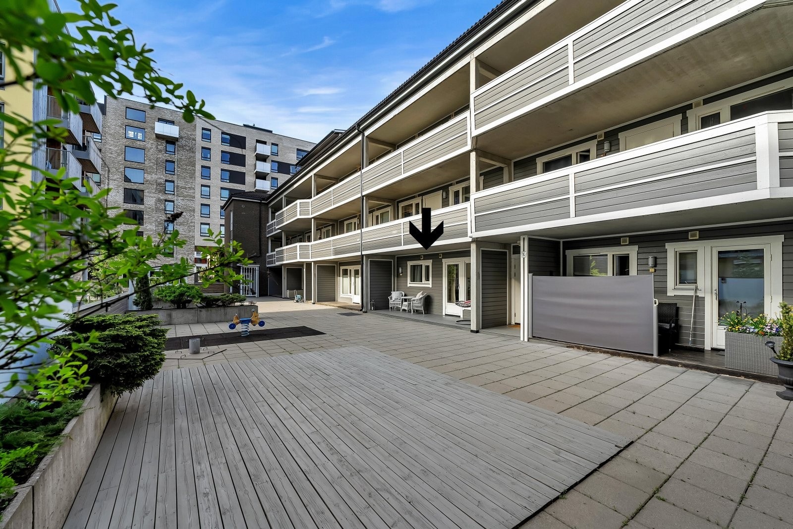 PrivatMegleren ved Kjell Olav Bårdseng presenterer Romeriksgata 22E. 2-roms selveierleilighet med garasjeplass. Heis i bygget, trappefri adkomst og markterrasse. Sentralt i Lillestrøm by. Galleribilde