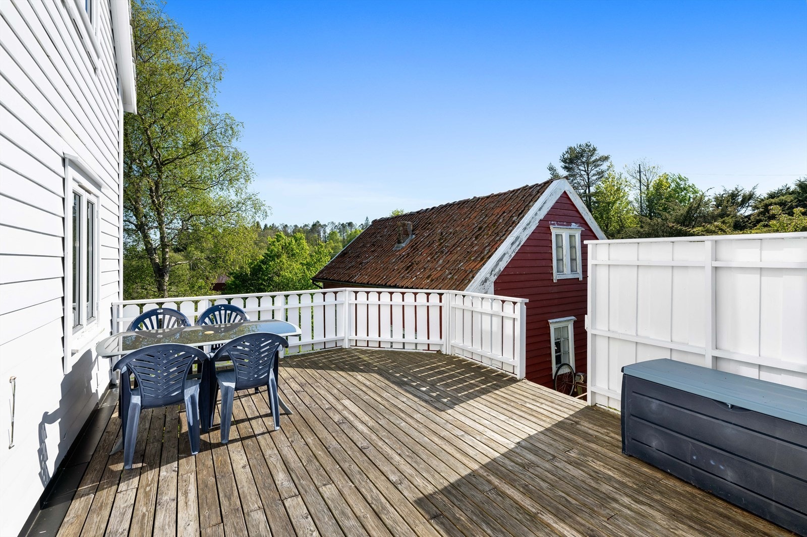 Det er også utgang til altan fra kjøkkenet. Galleribilde