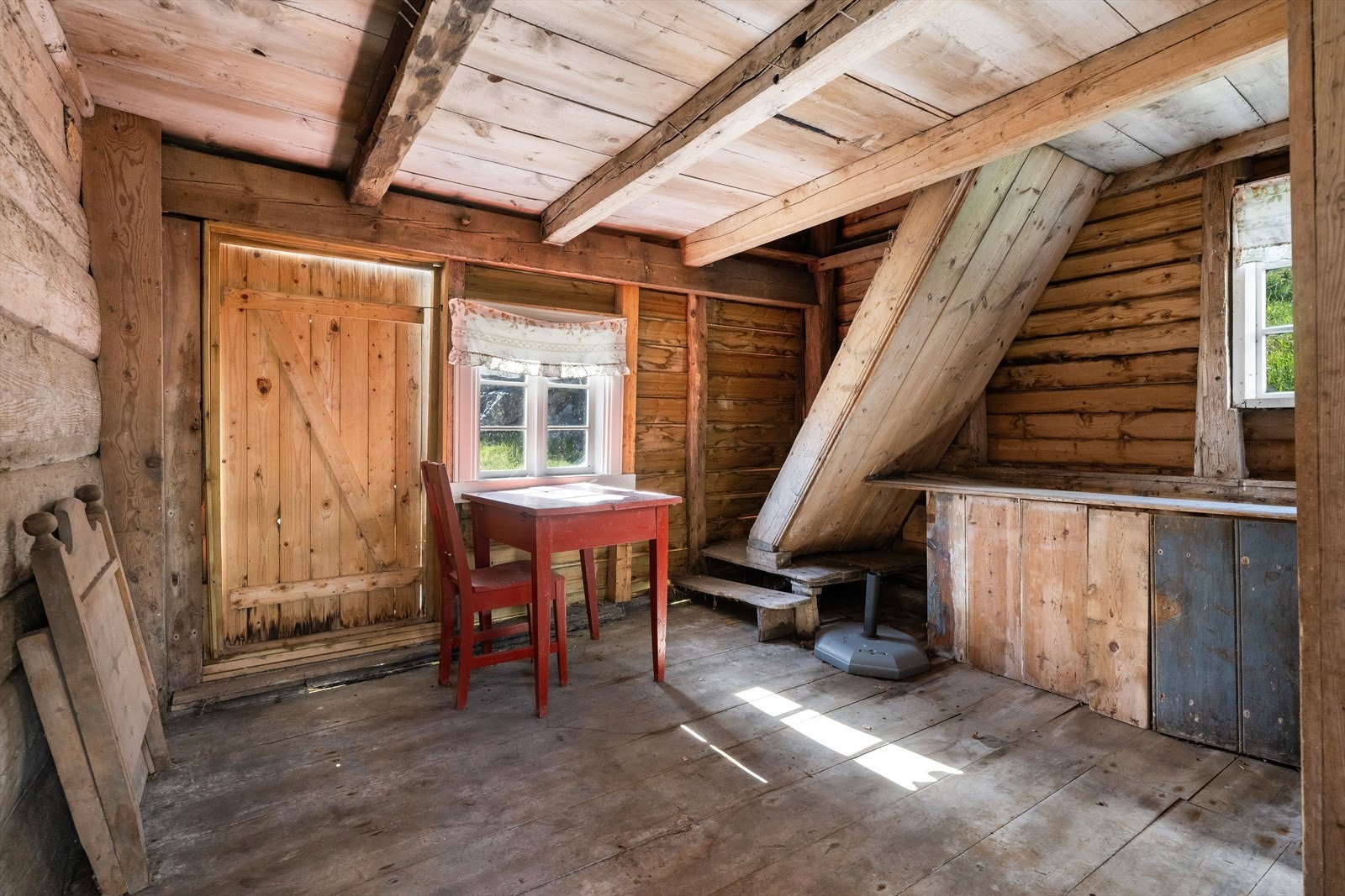 Grove solide konstruksjoner som har overlevd mange generasjoner. Galleribilde