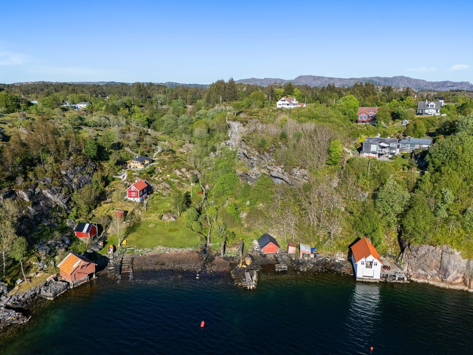 Det er en trygg og god gangvei til naustet. Galleribilde