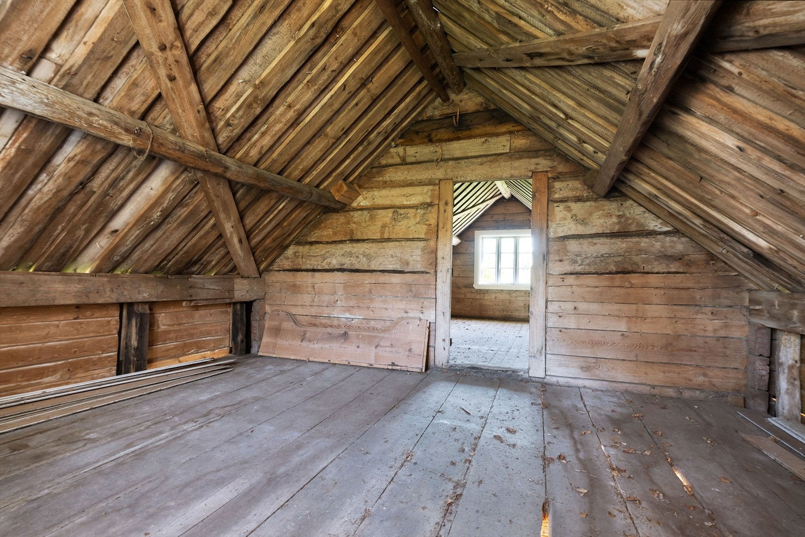 Loftsrommene i bygget. Galleribilde