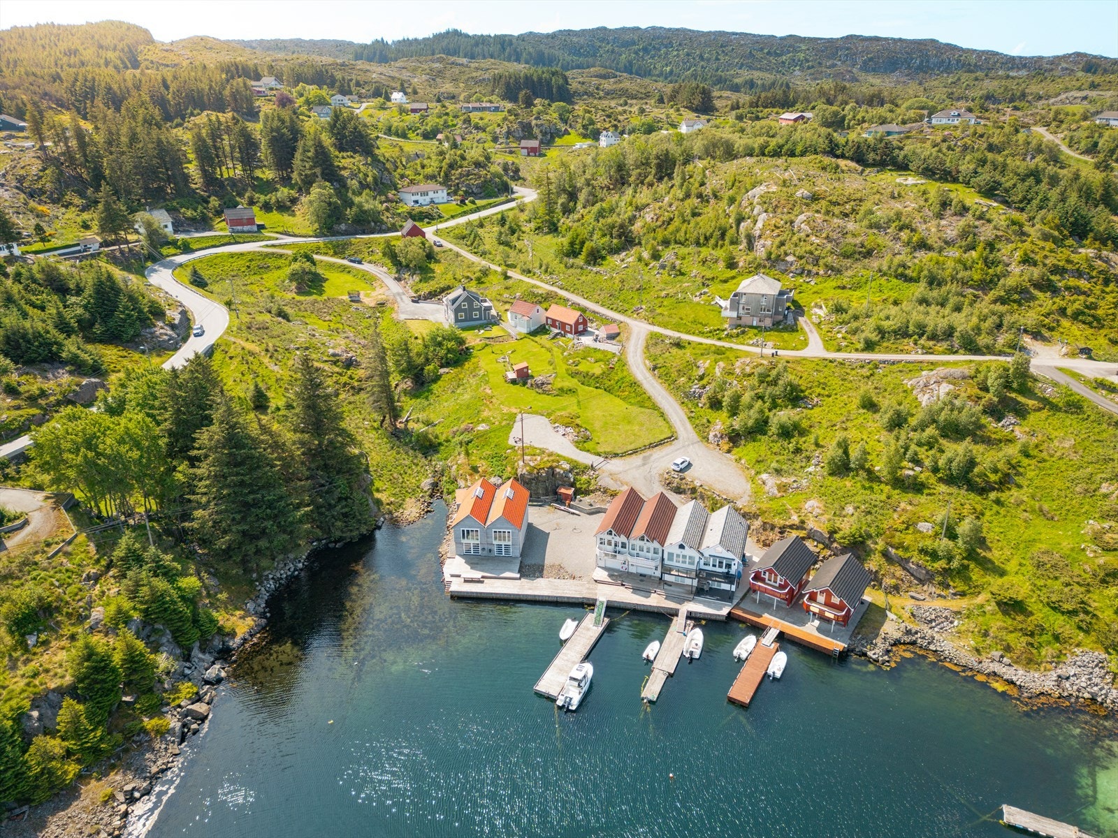 Eiendommen ligger flott til i maritime omgivelser Galleribilde