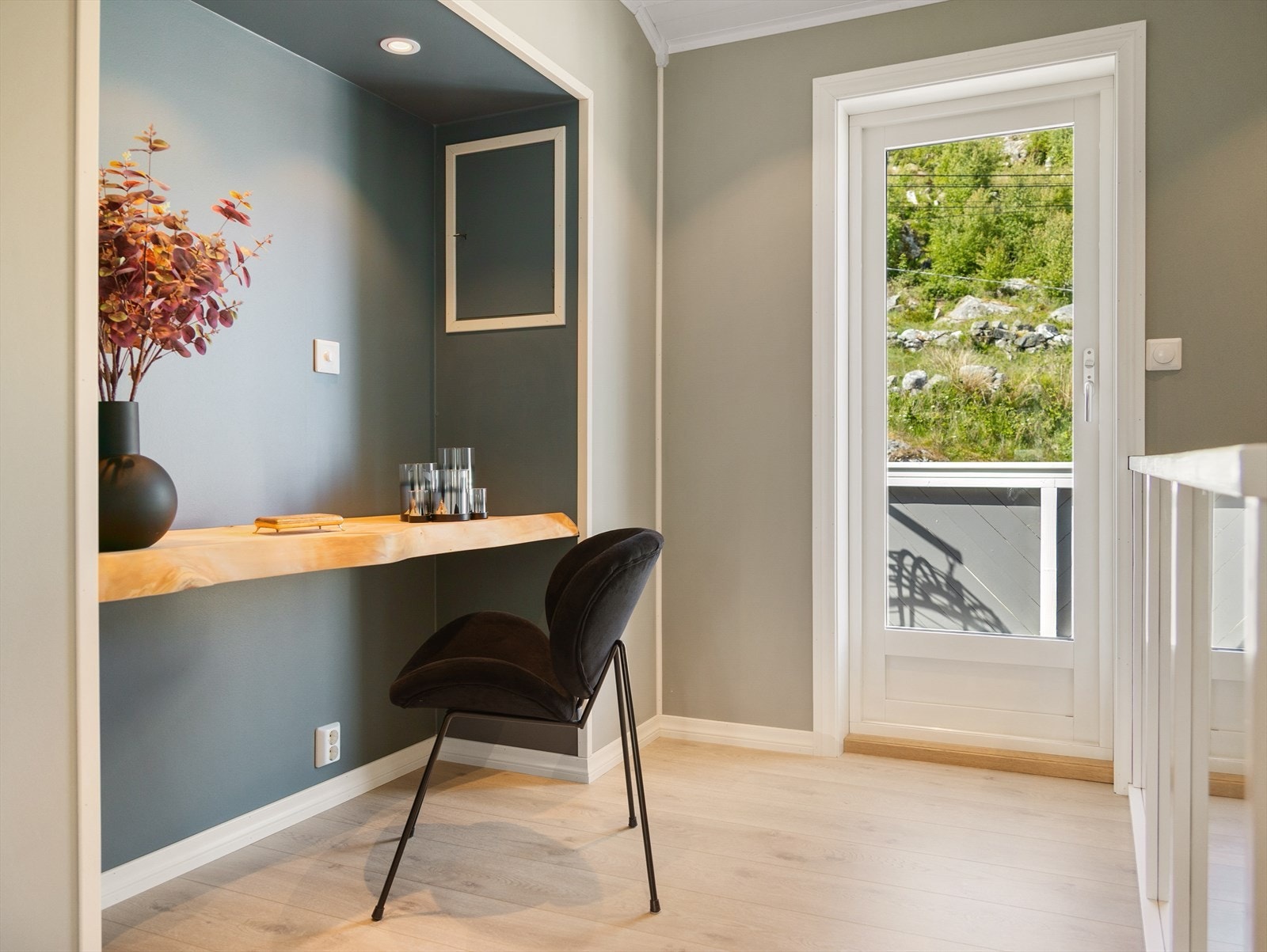 I gangen er det utgang til egen altan på ca. 16 kvm. Galleribilde