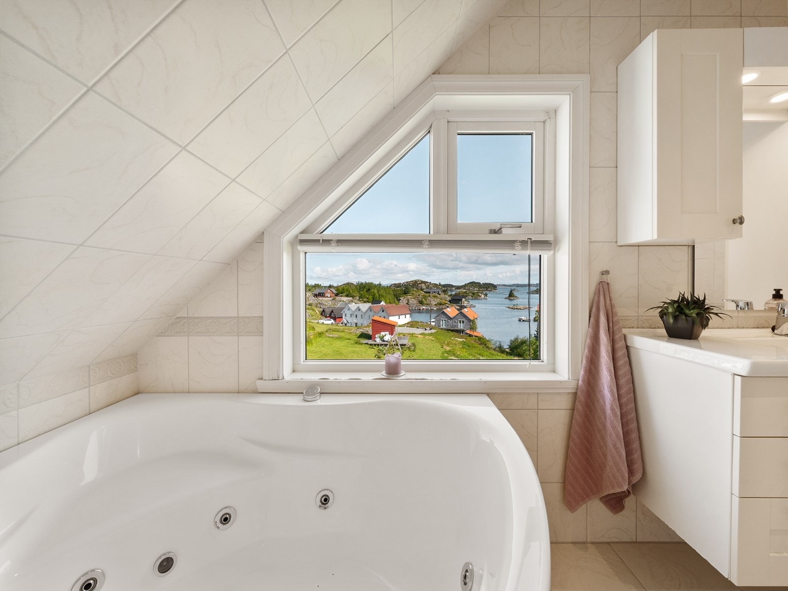 Nydelig utsikt rett fra boblebadekaret! Galleribilde