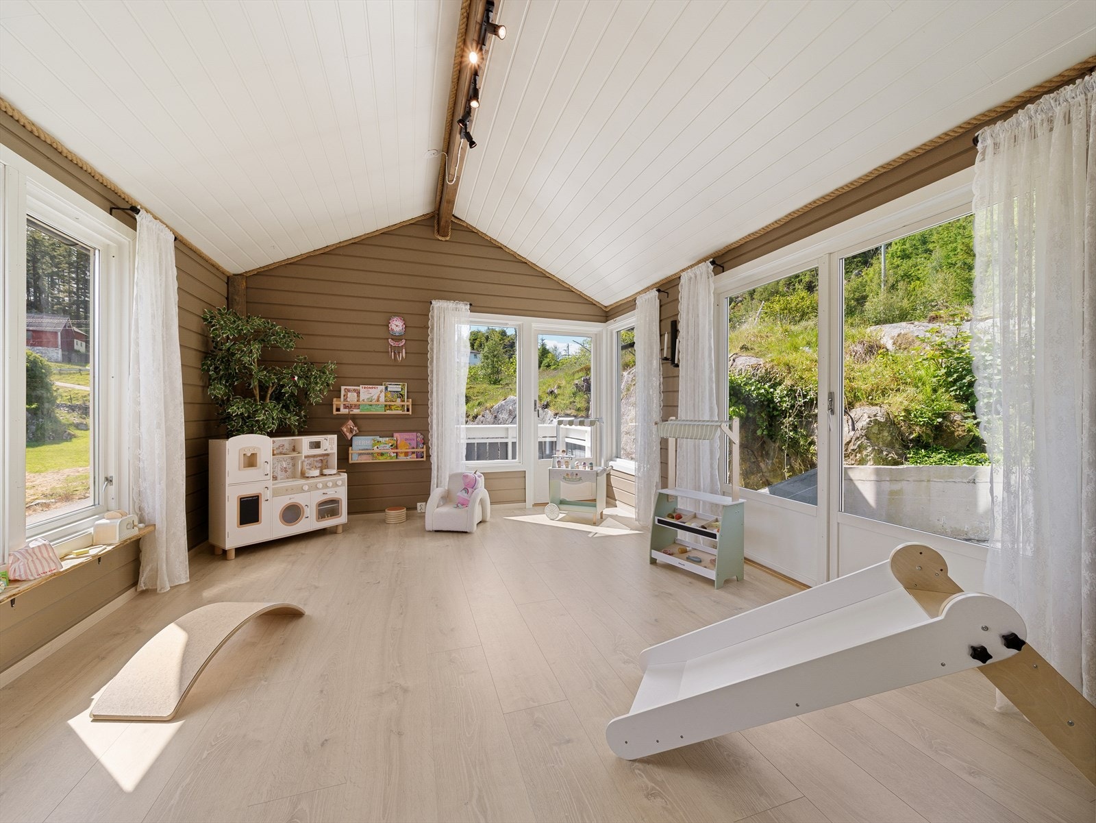 Her er det også utgang til terrasse og uteområde. Galleribilde