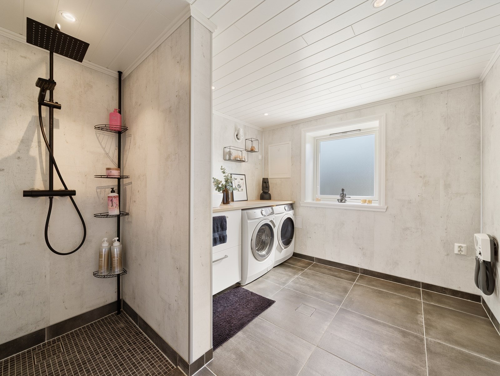 Det ble også lagt nytt rør-i-rør system samt skap på badet/vaskerommet i 2020. Galleribilde