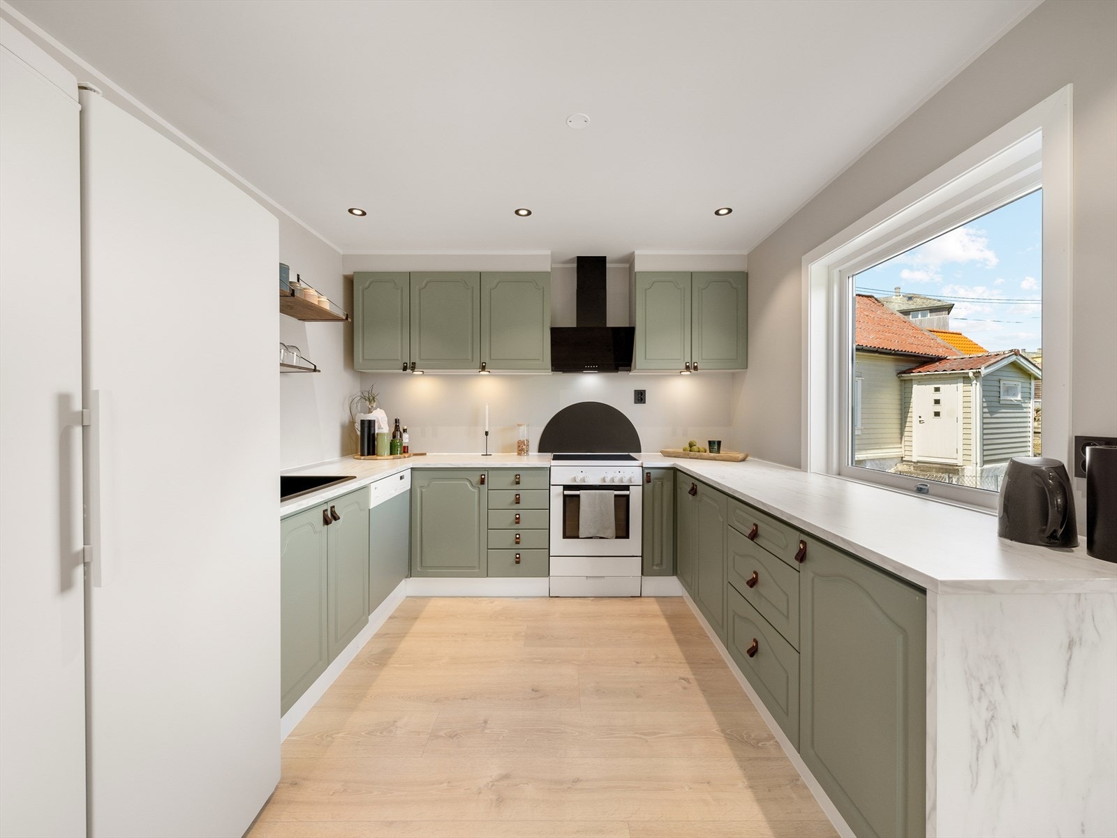 Kjøkkenet er vesentlig oppgradert i nyere tid Galleribilde