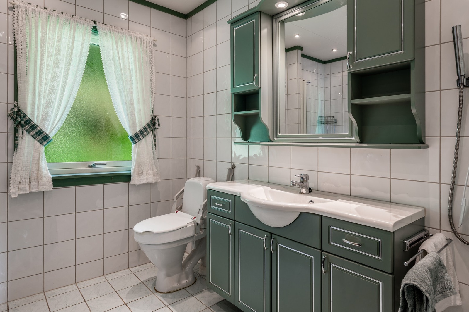 Baderomsinnredning i en behagelig fargetone Galleribilde