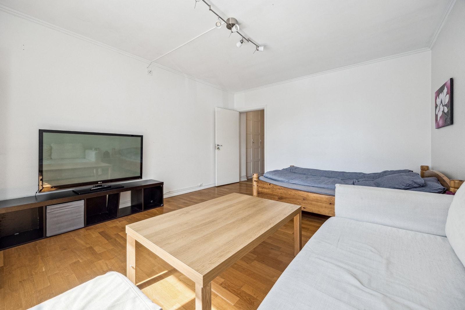 Leiligheten oppvarmes gjennom elektrisk oppvarming. Galleribilde