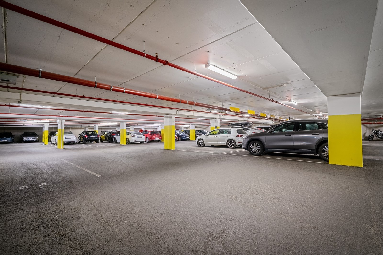 - Medfølgende garasjeplass med elbil-lader - Galleribilde