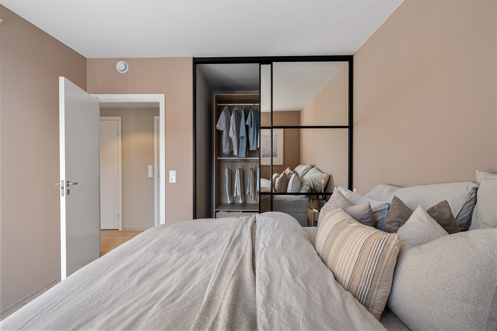 - Merk innebygd garderobe/walk-in closet - luksus - Galleribilde