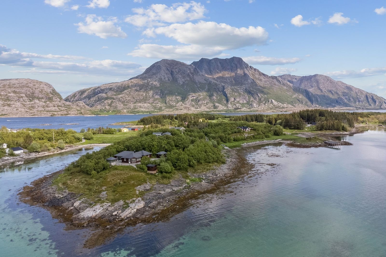 Godt med vegetasjon og god avstand mellom boligene i hyttefeltet. Galleribilde