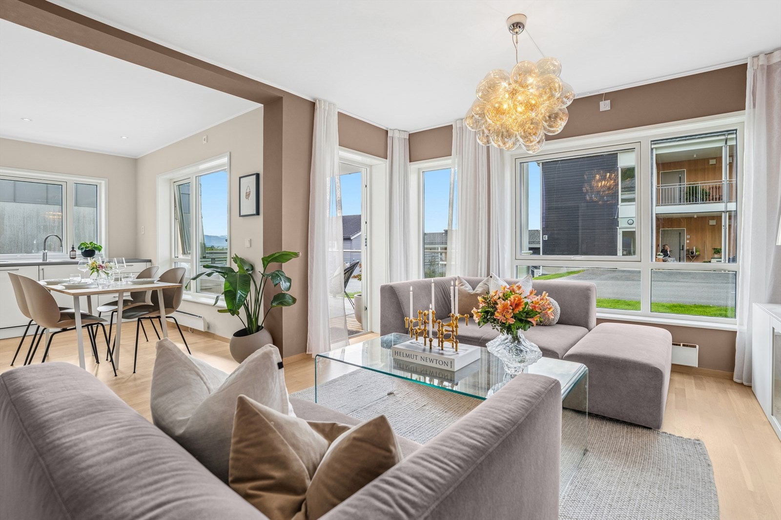 Fra stua er det utgang til terrasse Galleribilde