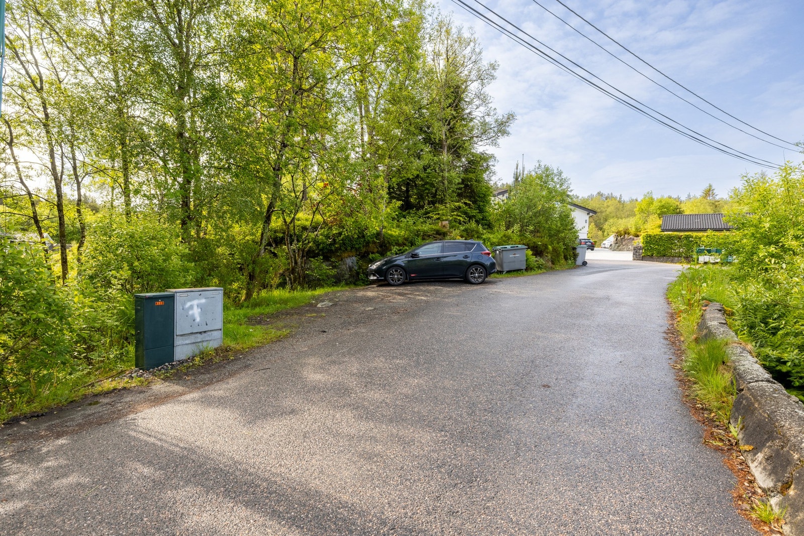 Fra gjesteparkeringsplassen er det en 15 minutters gange til tomten. Galleribilde