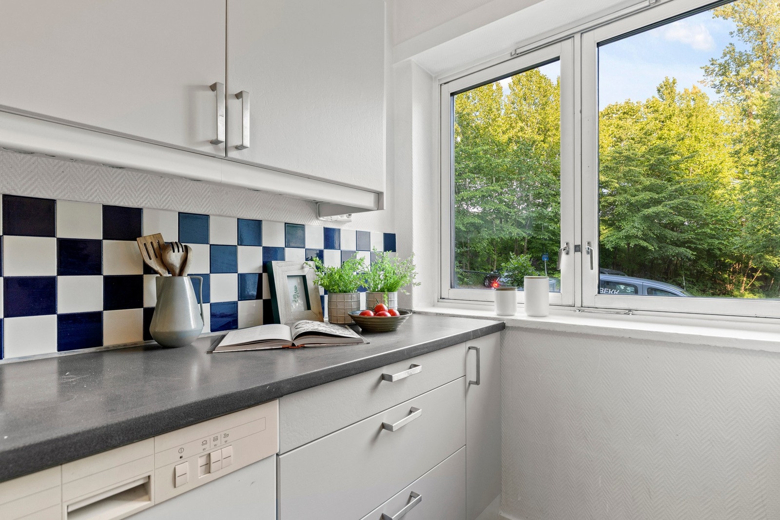 Godt med lysinnslipp til rommet. Galleribilde