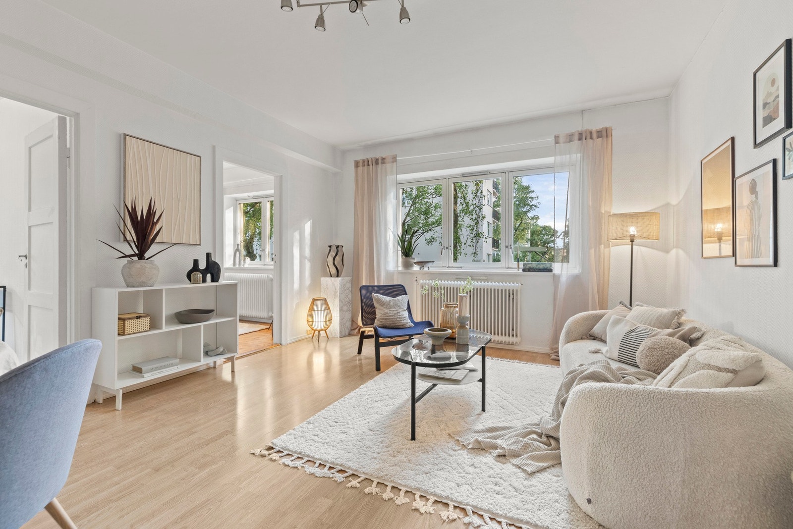 Velkommen til denne lyse og flotte 2(3)-roms leiligheten i Sinsenterrassen 18! Galleribilde