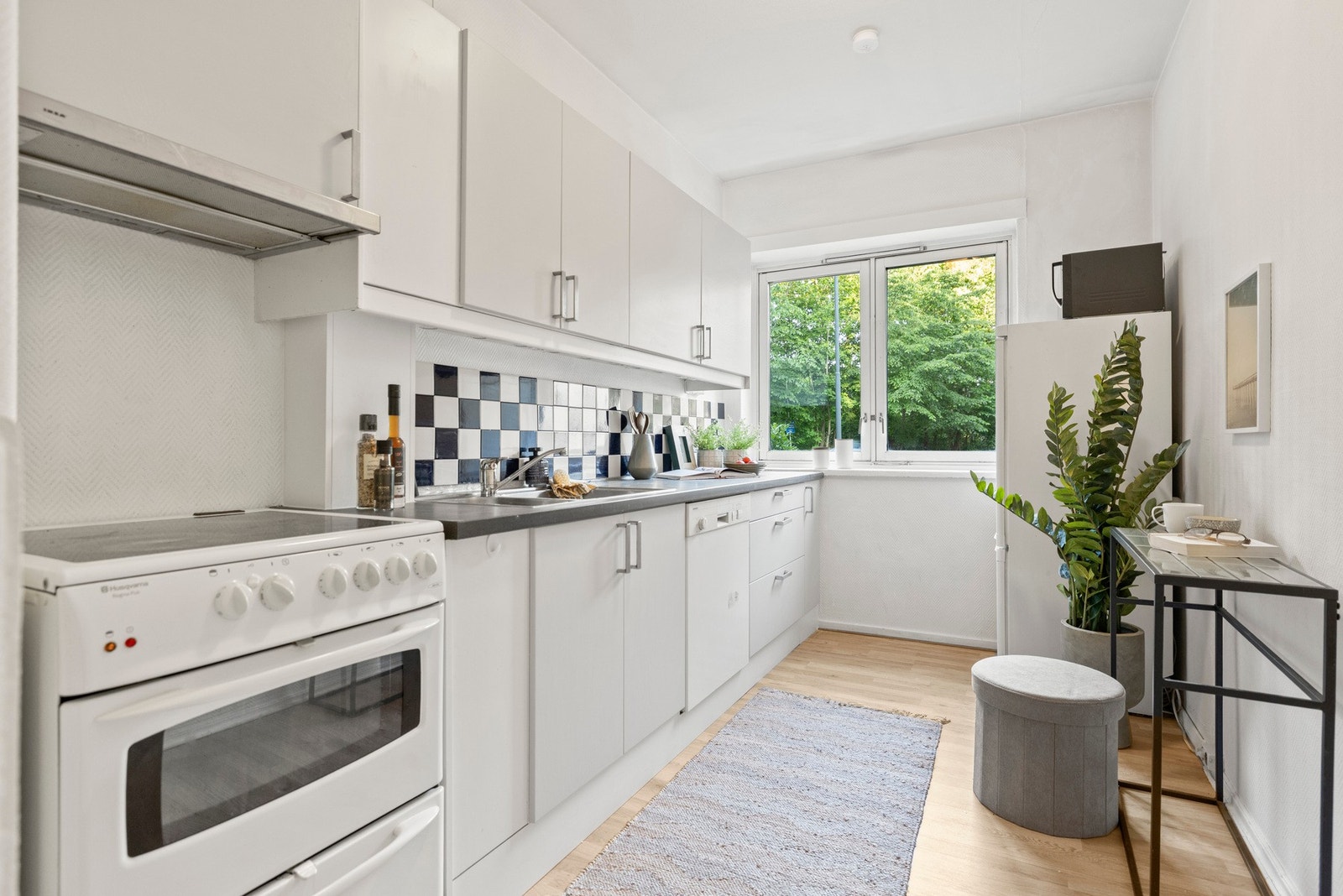 Romslig, separat kjøkken. Galleribilde