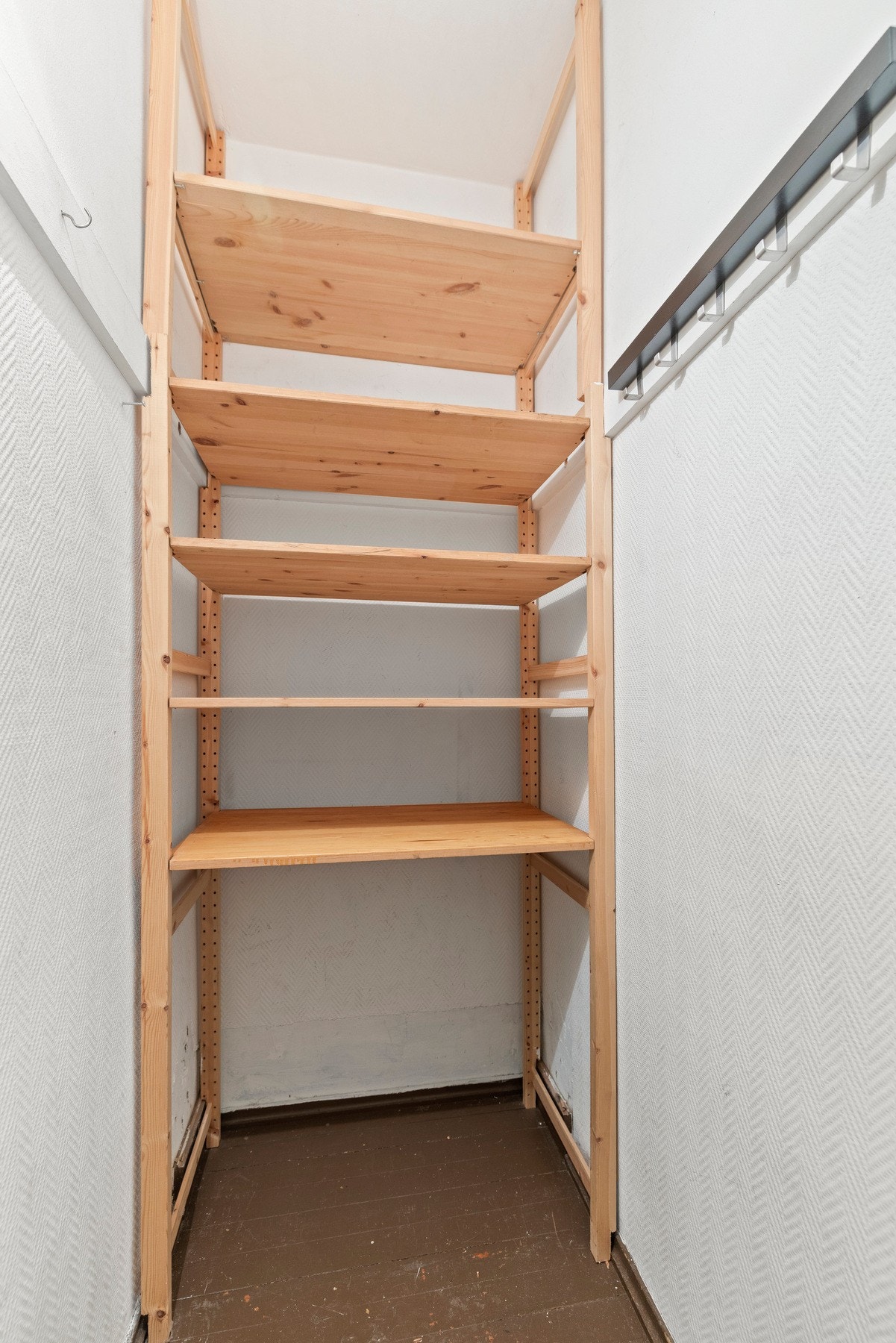 Praktisk, innvendig bod gir godt med ekstra oppbevaringsplass. Galleribilde