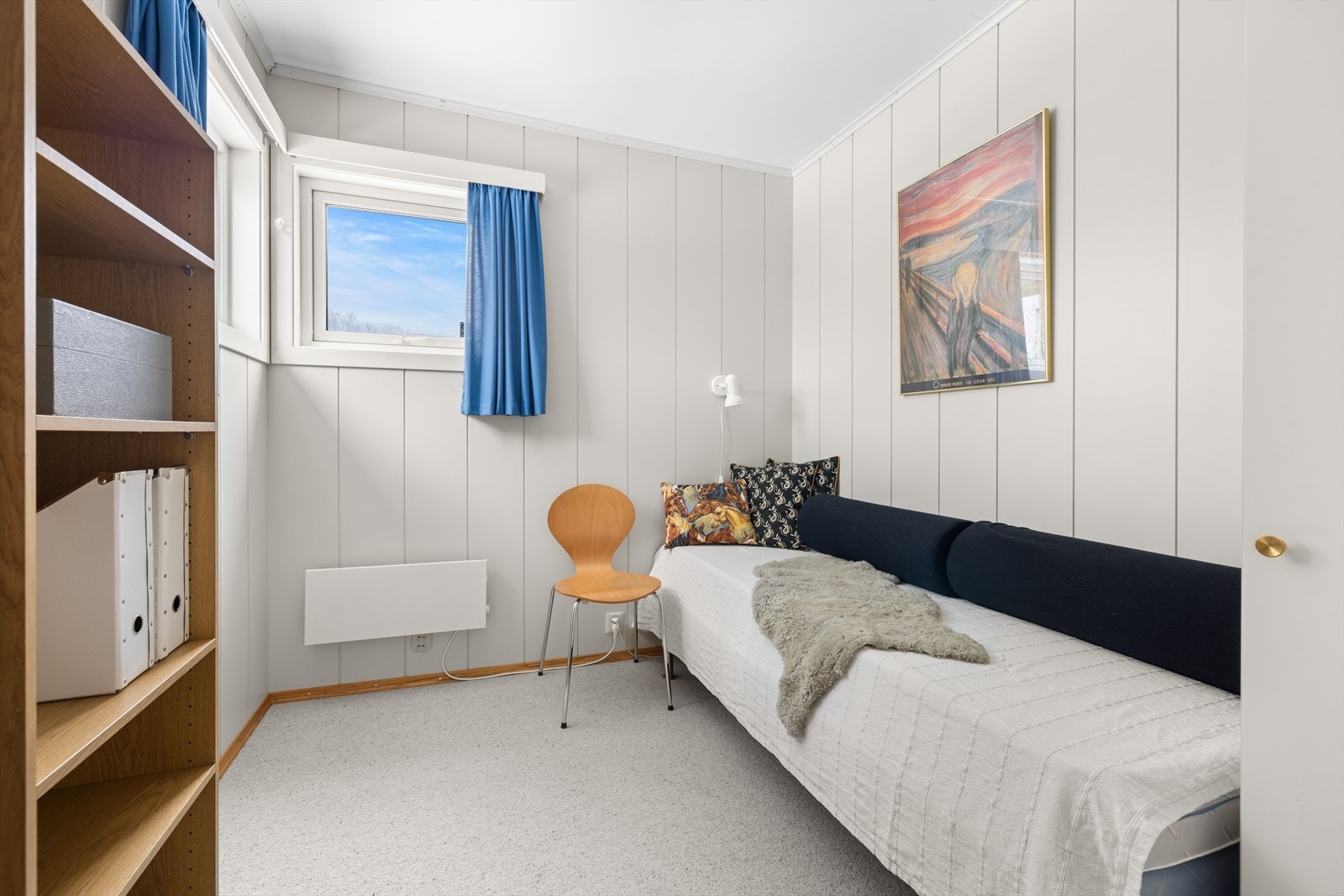 Rommet passer ypperlig som barnerom, gjesterom eller kontor. Galleribilde