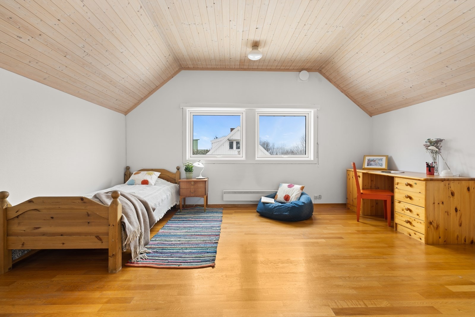 Det største av to store soverom i 2. etasje Galleribilde