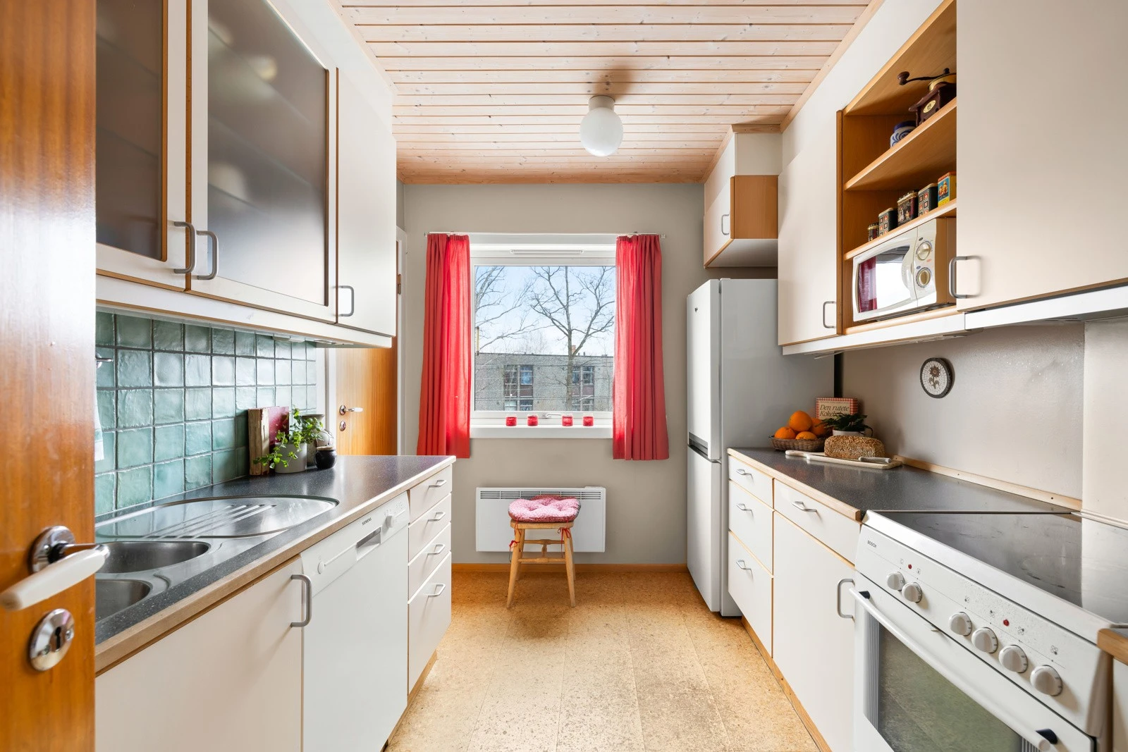 Et eldre, men fungerende kjøkken Galleribilde