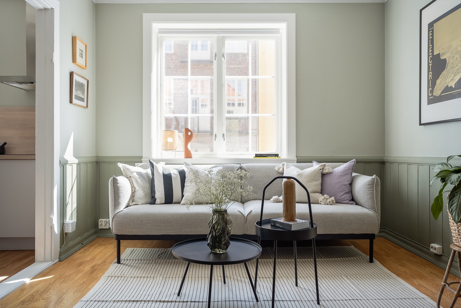 Her nyter man godt av store, klassiske vindusposter som slipper inn rikelig med naturlig dagslys. Galleribilde