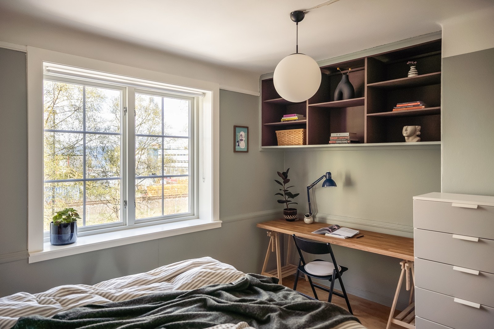 Her har man bra med plass for bl.a. dobbeltseng med nattbord på hver side av sengen. Galleribilde