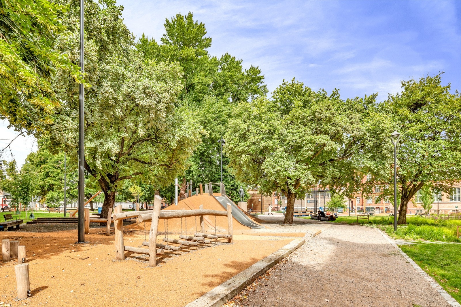 Høydedraget og øvre del av parken kan sees fra mange steder i indre by. Galleribilde