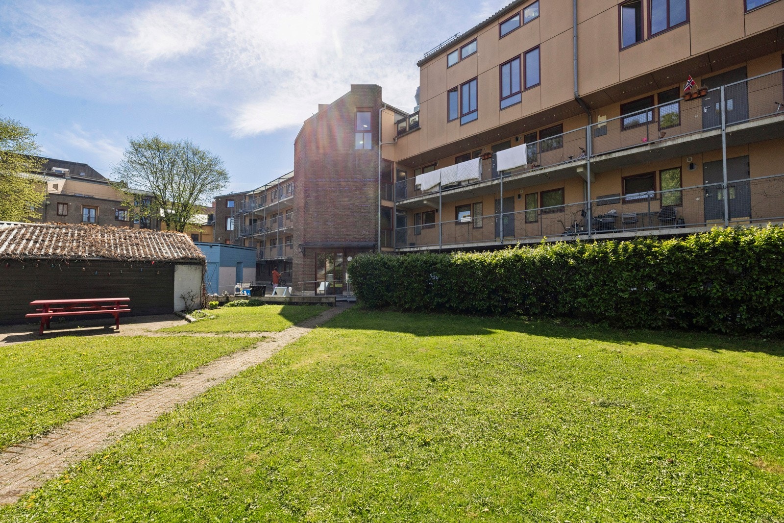 Hyggelig bakgård. Galleribilde